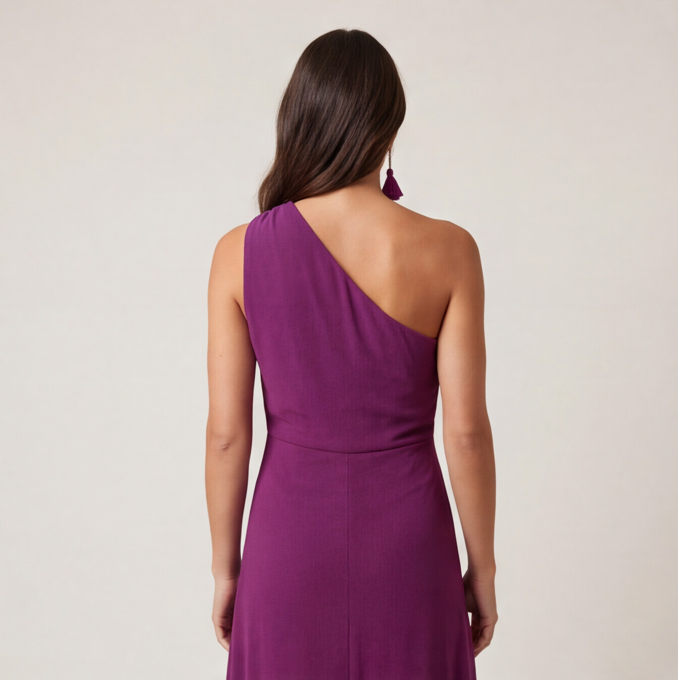 Vestido Assimétrico com Rufo Lateral