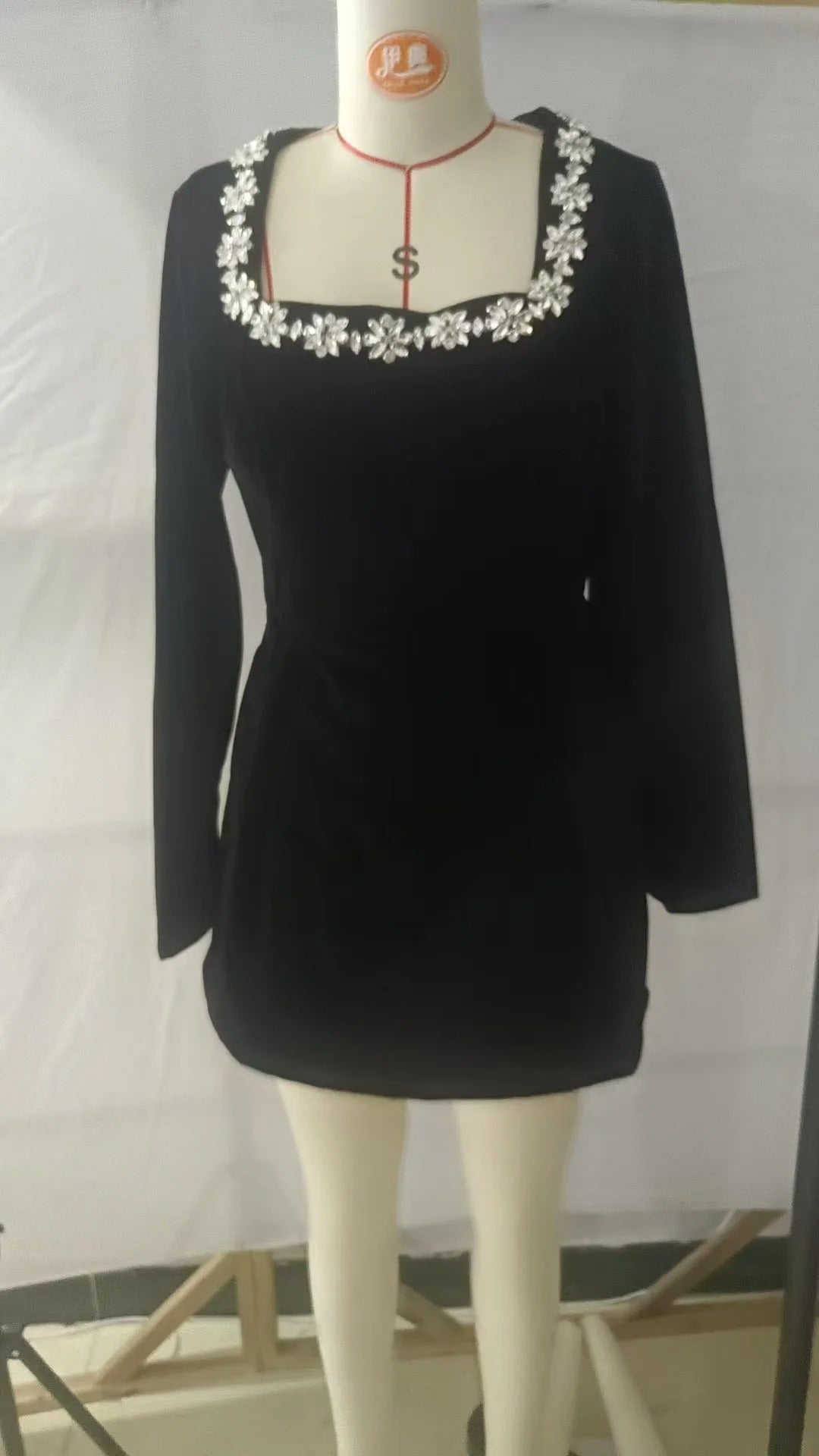 Vestido Curto de Veludo