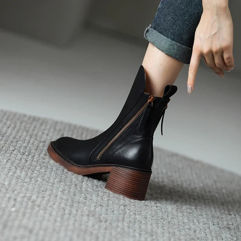 monica-botins-de-couro-vegano-mulher-salto-bloco-fecho-lateral-2.jpg