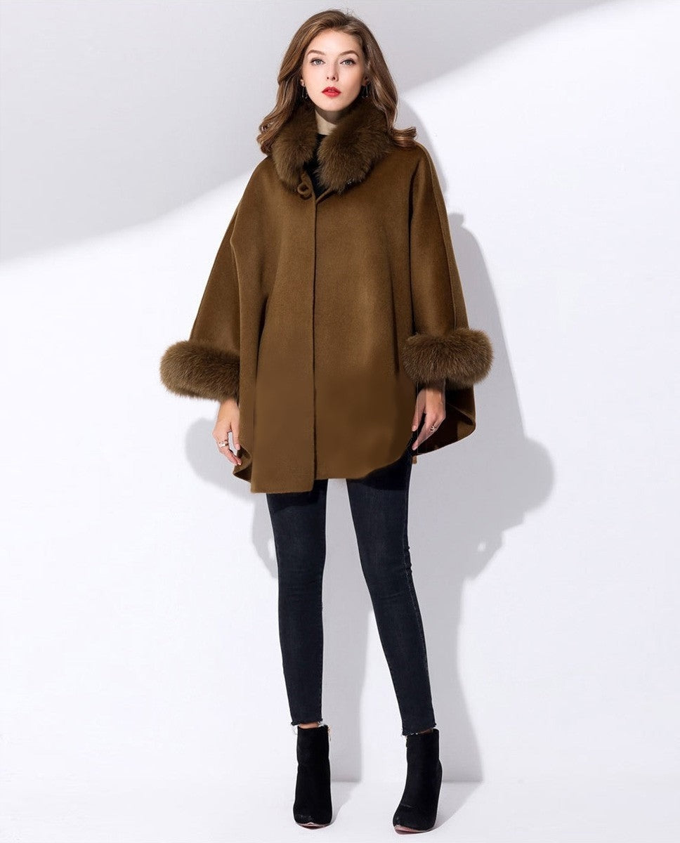 nuria-poncho-mulher-de-cashmere-com-pelo-2.jpg