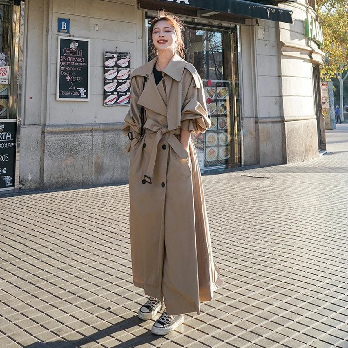 rita-gabardina-comprida-oversize-mulher-dupla-frente-com-cinto-3.jpg