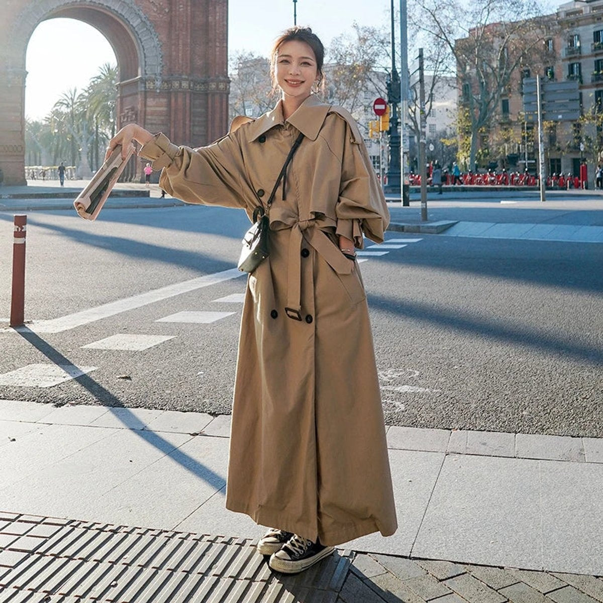 rita-gabardina-comprida-oversize-mulher-dupla-frente-com-cinto-4.jpg