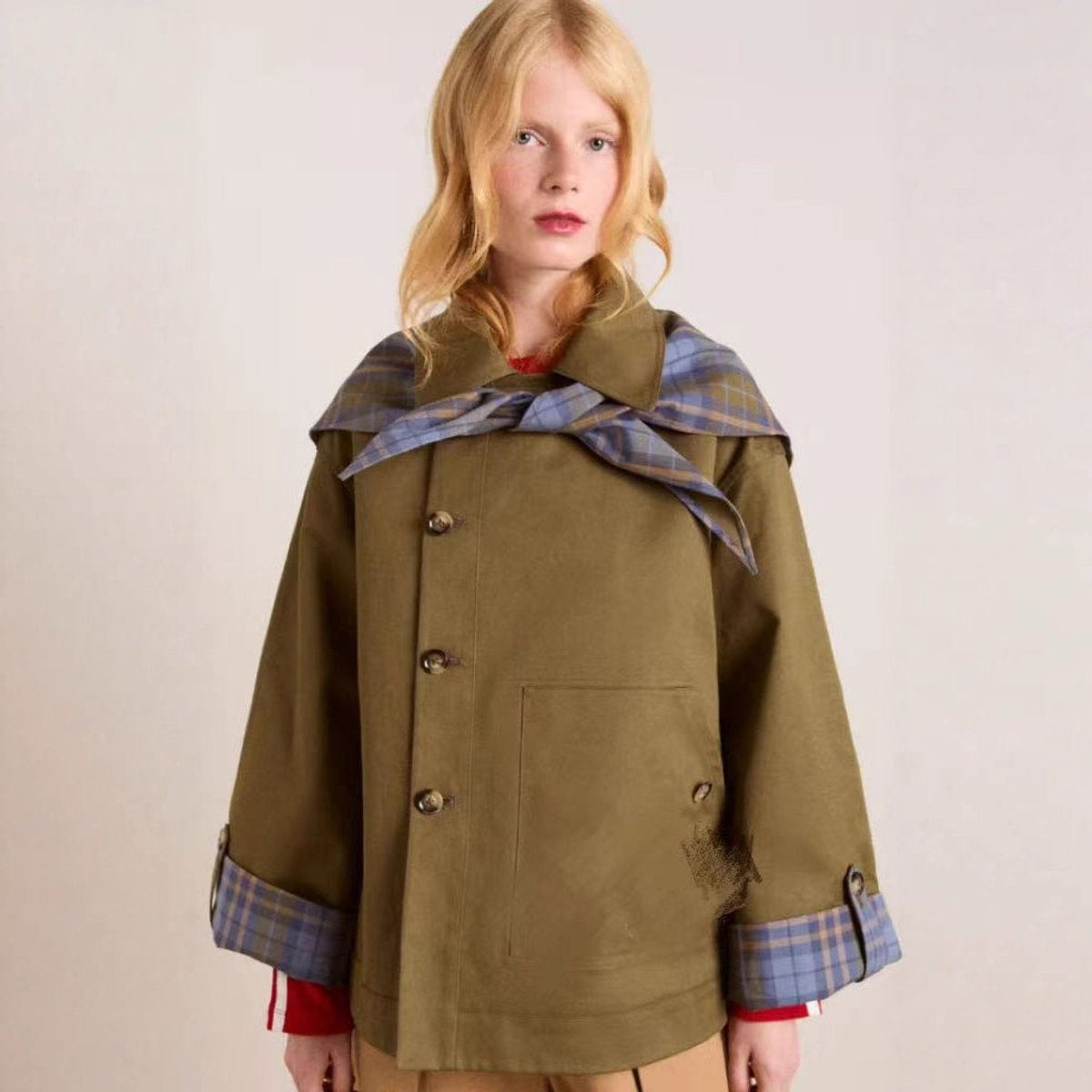 silvia-gabardina-curta-mulher-oversized-gola-xadrez-1.jpg